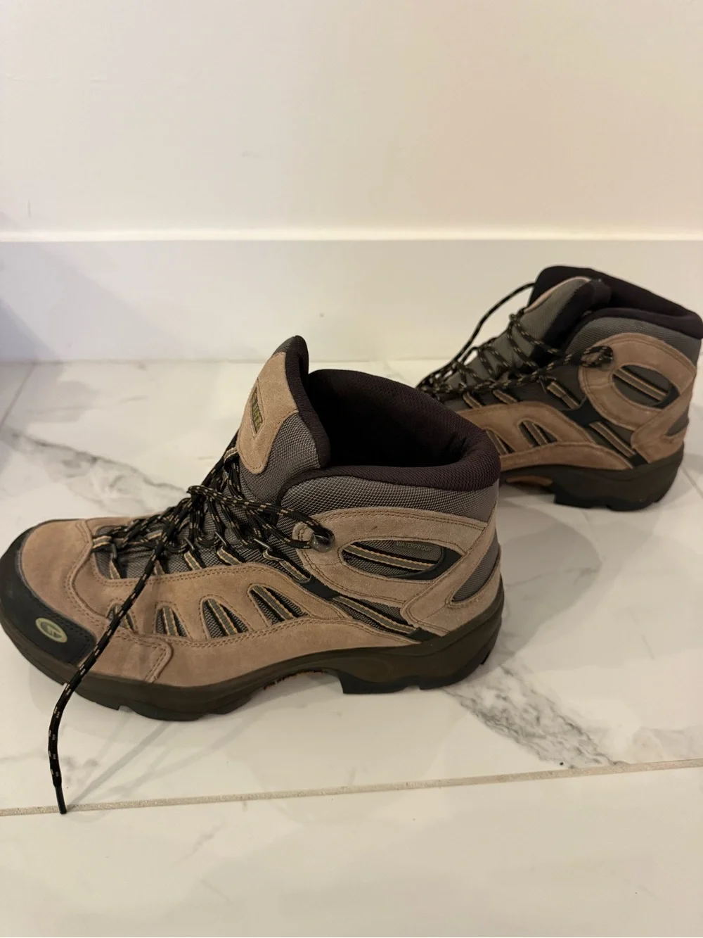 Hi-Tec Men's Tan and Black Hiking Boots
